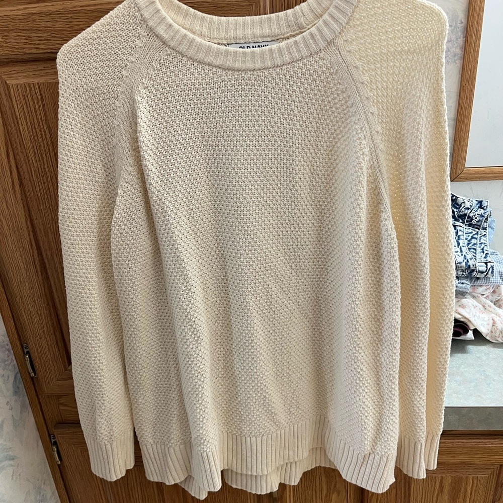 Old Navy Women's Cream Crew Neck Sweater